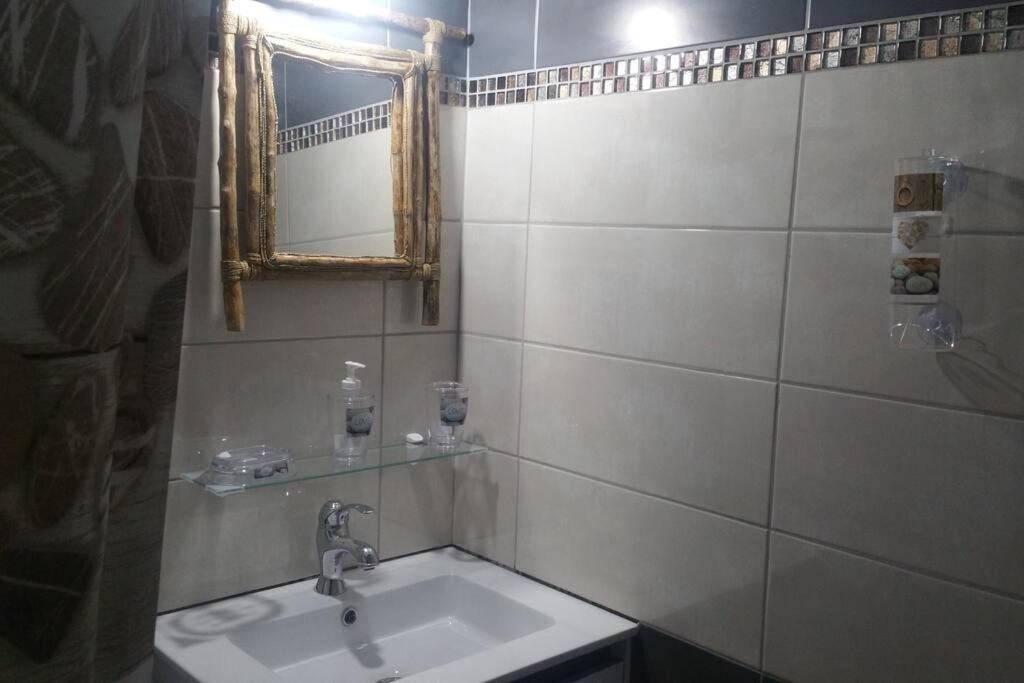 Ptit Coin Hibiscus Apartment ปวงต์-นัวร์ ภายนอก รูปภาพ